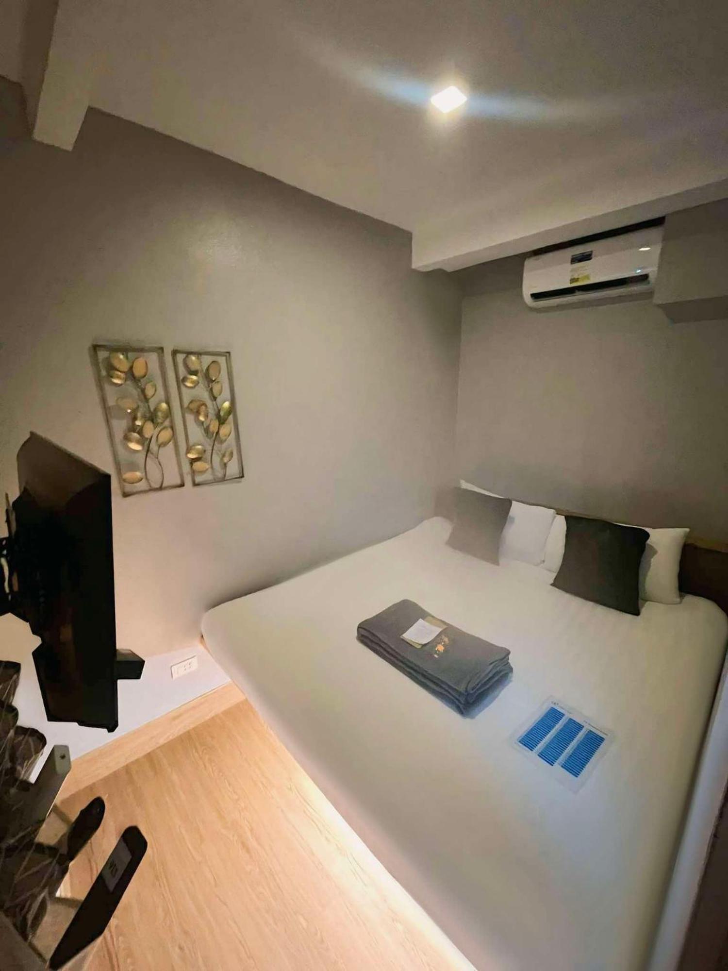 Selah Pods Hotel Manila Pasay Exterior foto
